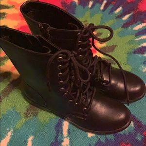 slip resistant military boots